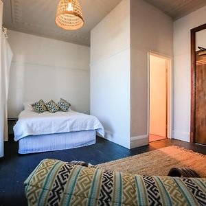 Zimmer mit Kingsize-Bett